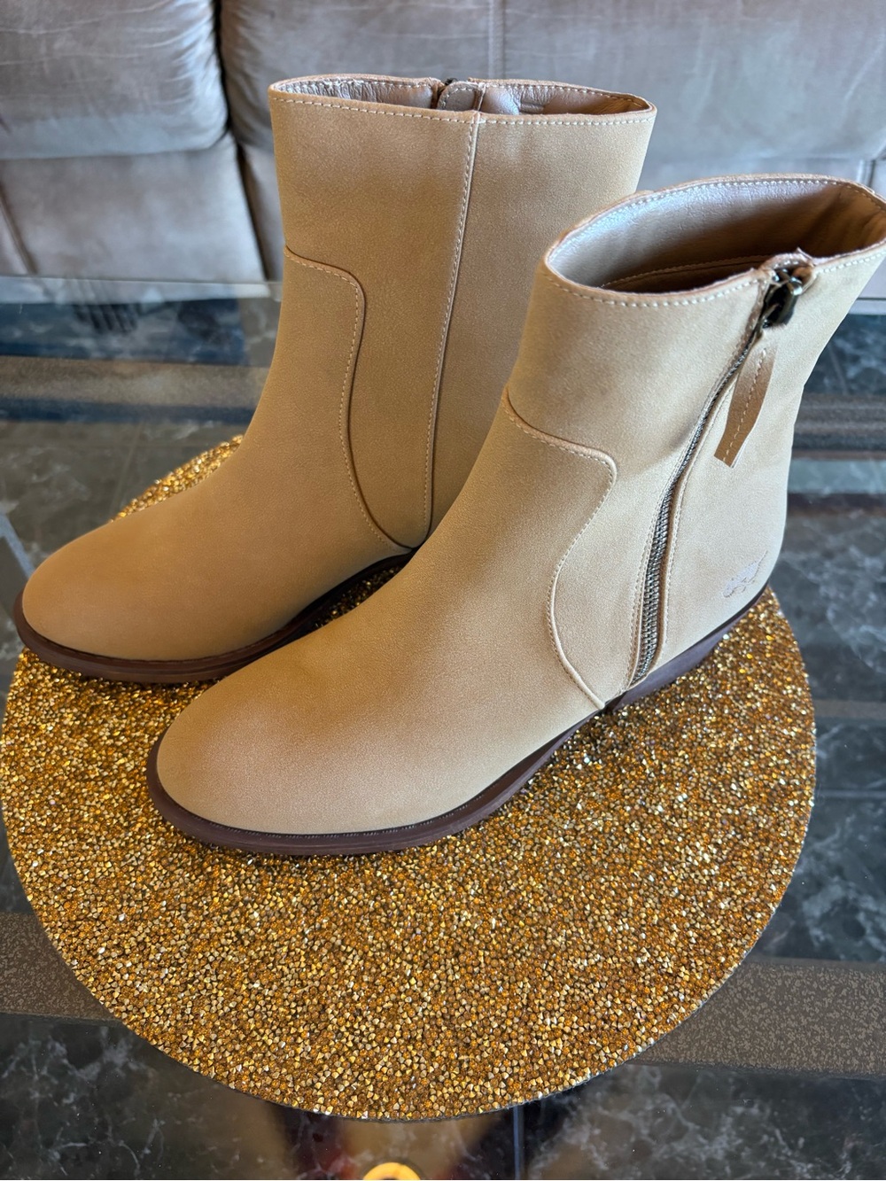 Rocket Dog NWT Tan Suede-Look Side-Zip Ankle Boots. Size 10